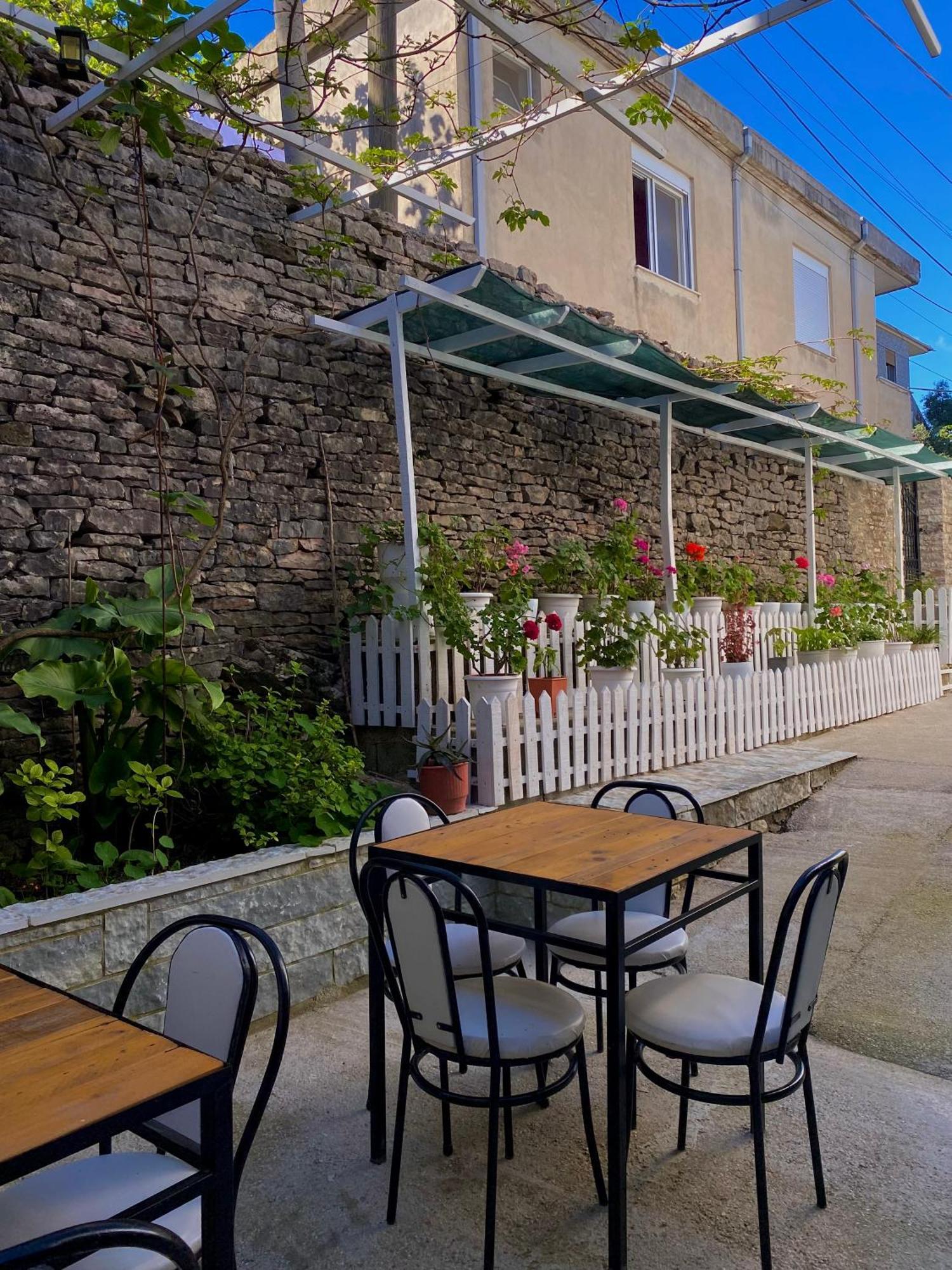 Yuri Guest House Gjirokastër Exterior foto